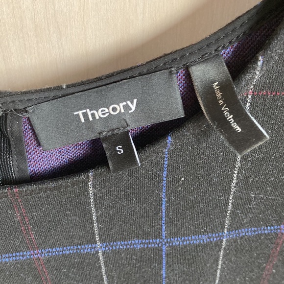 **SOLD** Theory knit top - Picture 2 of 7